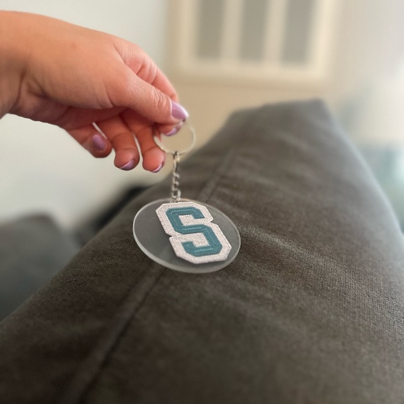 S- Handmade Acrylic Keychain - Picture 2 of 3